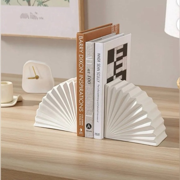 NWT Style House Ruffled Matte Bookends full set spans 12.6” x 3.94” x 6.1” - Picture 5 of 9